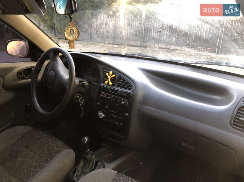Седан Daewoo Sens 2004 в Хусте