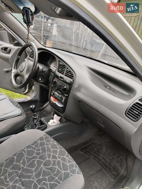 Седан Daewoo Sens 2004 в Долині