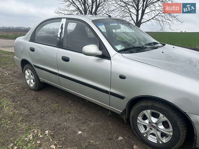 Седан Daewoo Sens 2003 в Горішніх Плавнях