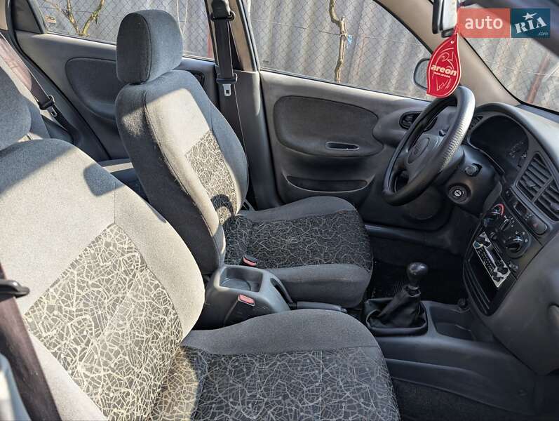 Седан Daewoo Sens 2005 в Ужгороді