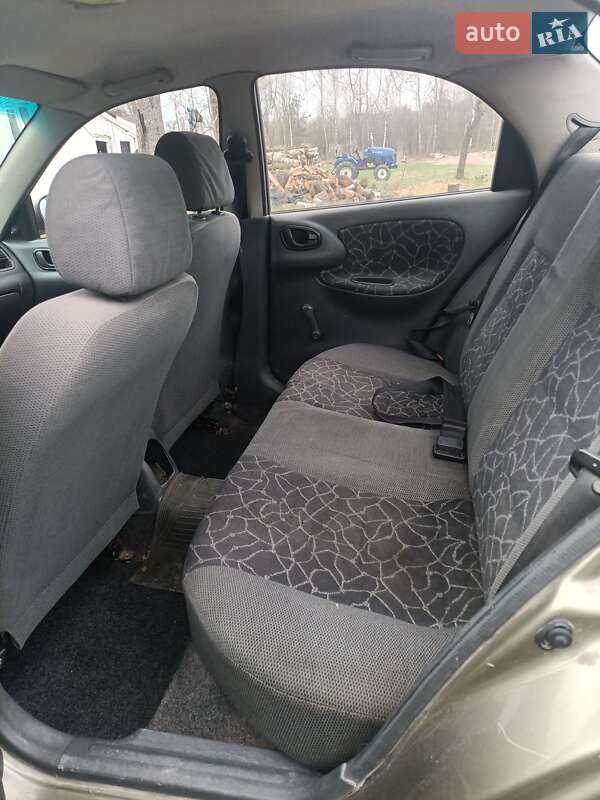 Седан Daewoo Sens 2003 в Звягеле