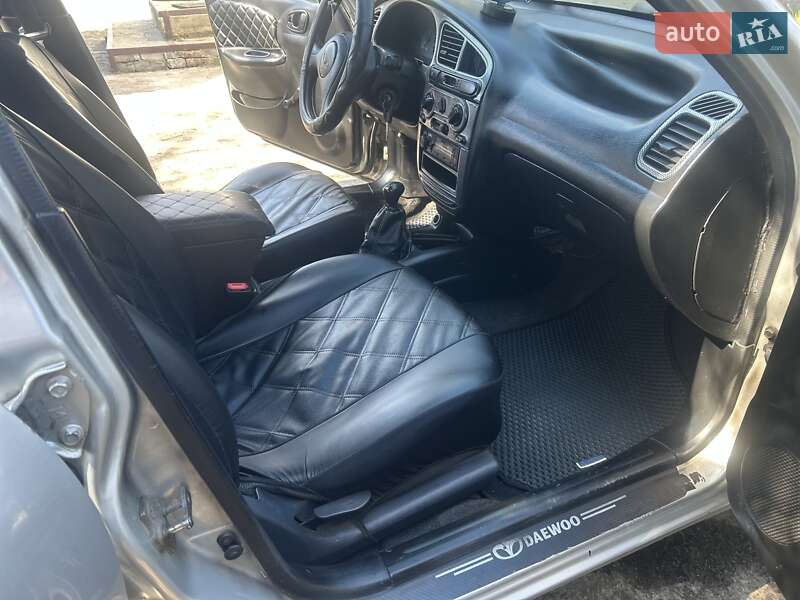 Седан Daewoo Sens 2003 в Горішніх Плавнях