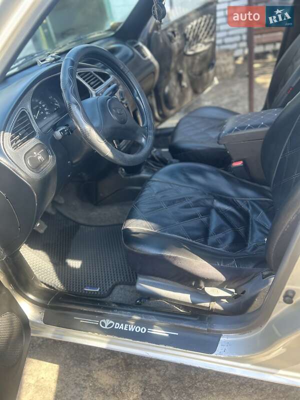Седан Daewoo Sens 2003 в Горішніх Плавнях