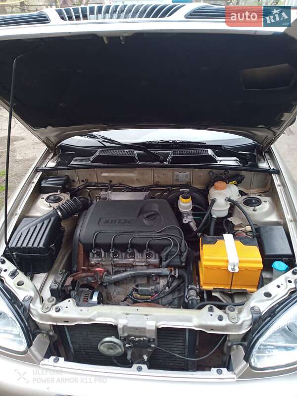 Седан Daewoo Sens 2004 в Черновцах