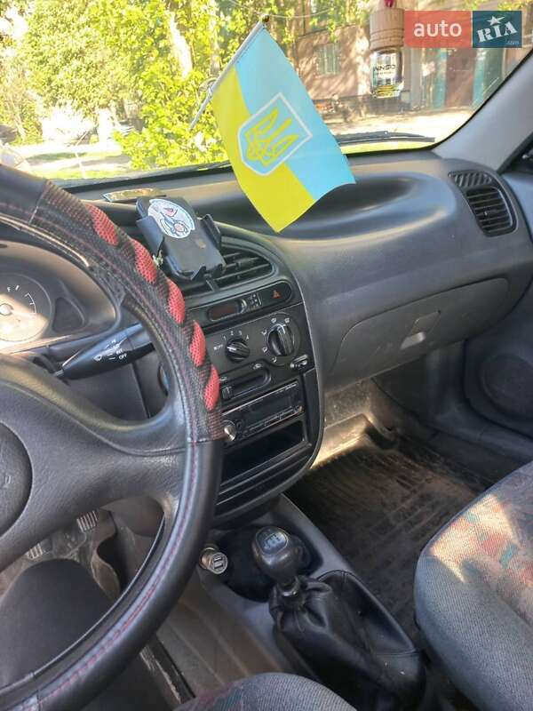 Седан Daewoo Sens 2002 в Днепре