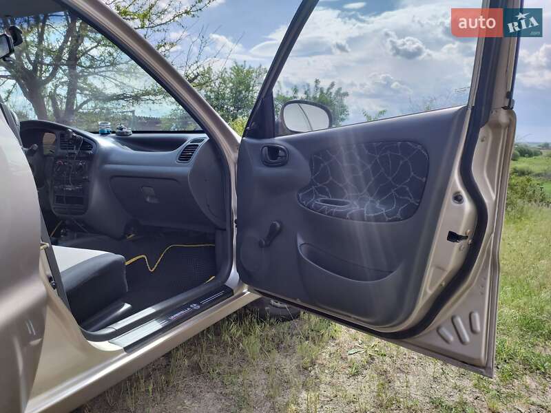Седан Daewoo Sens 2004 в Песковке