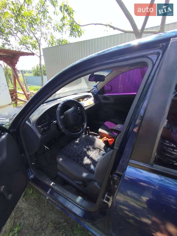 Седан Daewoo Sens 2003 в Яготине