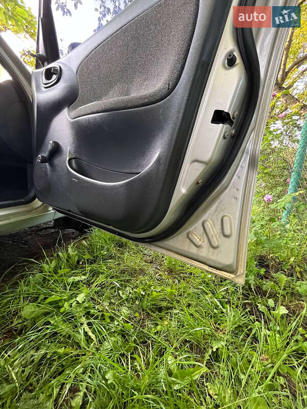 Седан Daewoo Sens 2003 в Золочеве
