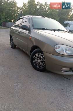 Седан Daewoo Sens 2004 в Новій Ушиці