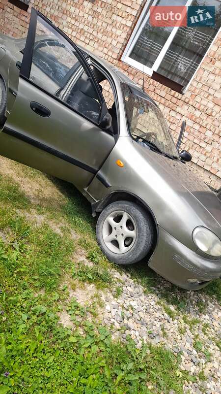 Седан Daewoo Sens 2007 в Косове
