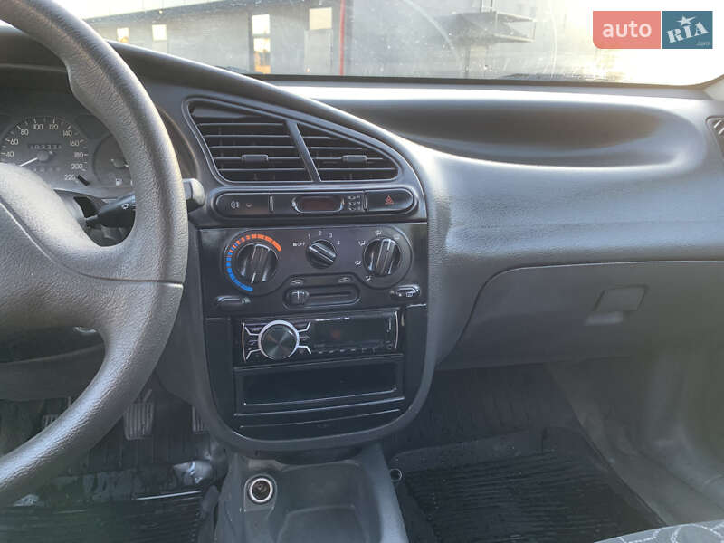 Седан Daewoo Sens 2002 в Костополе