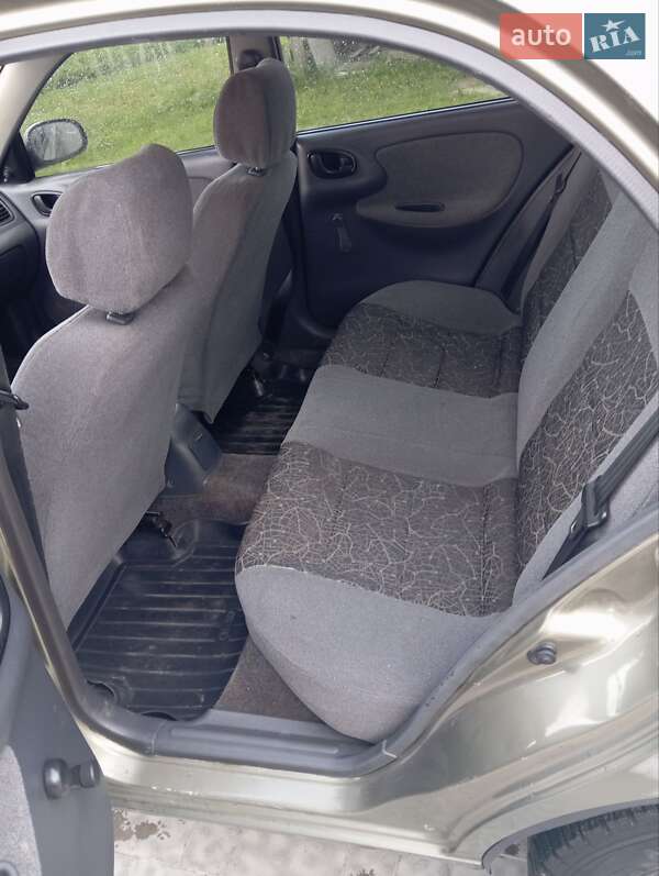 Седан Daewoo Sens 2004 в Буську