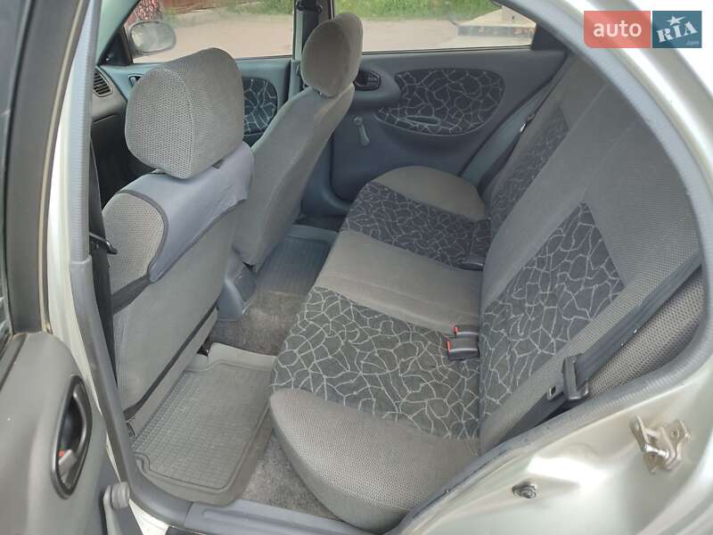 Седан Daewoo Sens 2003 в Ивано-Франковске