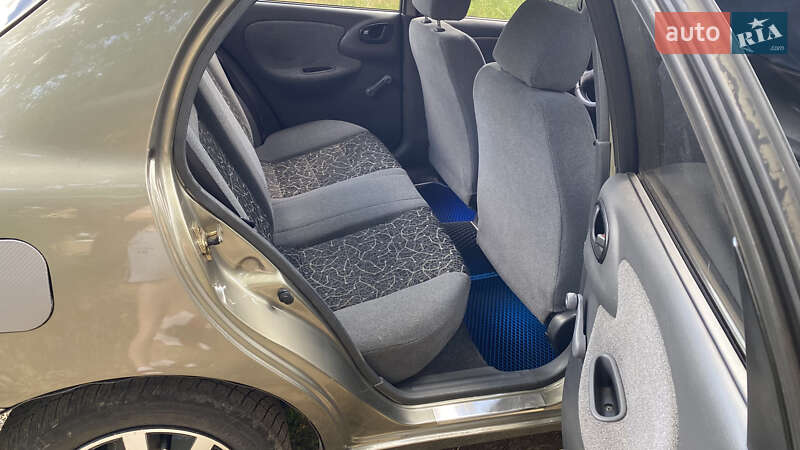 Седан Daewoo Sens 2004 в Полтаві