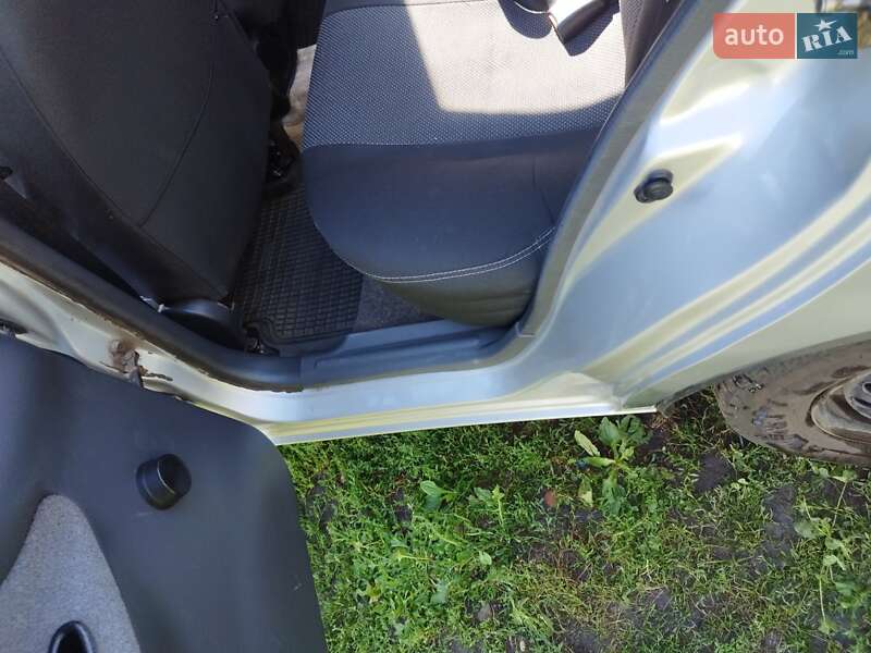 Седан Daewoo Sens 2004 в Гадячі