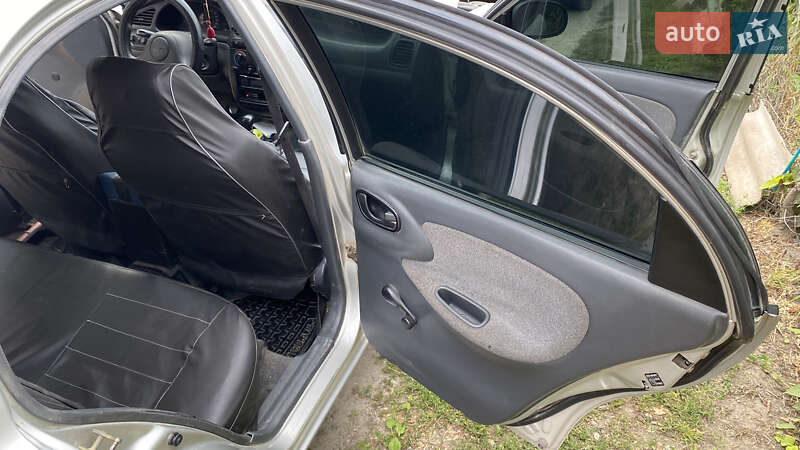 Седан Daewoo Sens 2004 в Волочиске