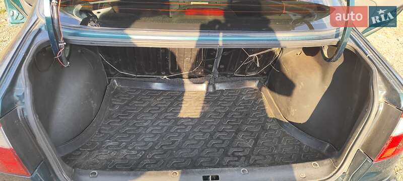 Седан Daewoo Sens 2004 в Иршаве