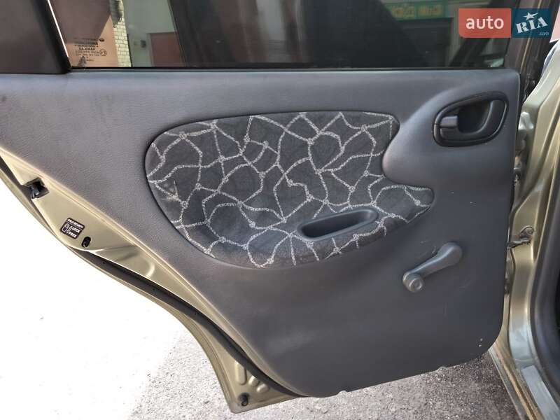 Седан Daewoo Sens 2003 в Львове