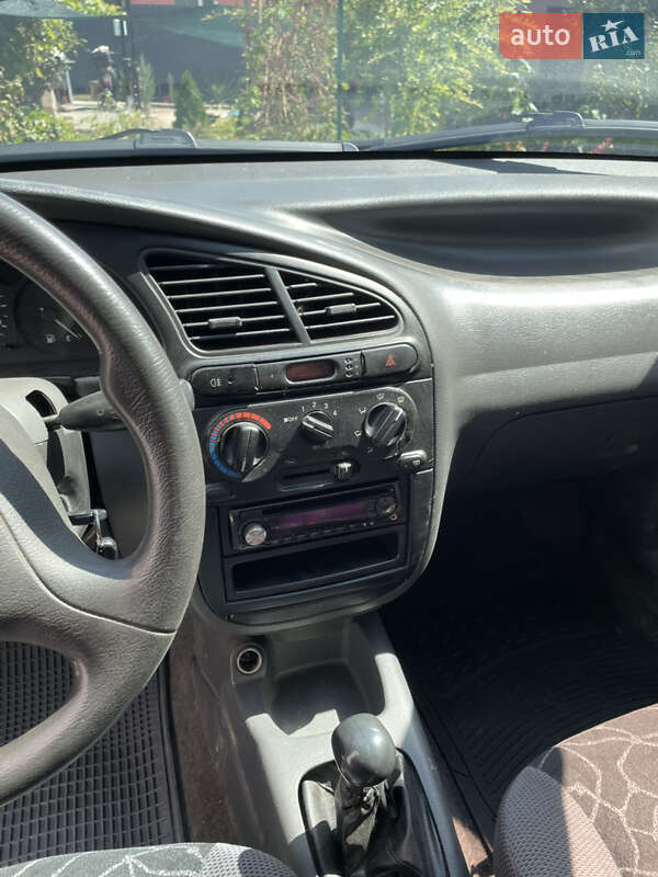 Седан Daewoo Sens 2004 в Полтаві