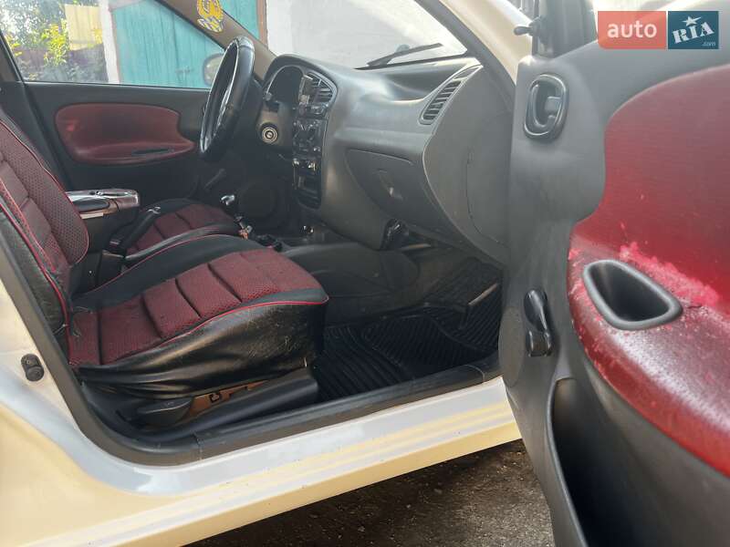 Седан Daewoo Sens 2006 в Тростянці