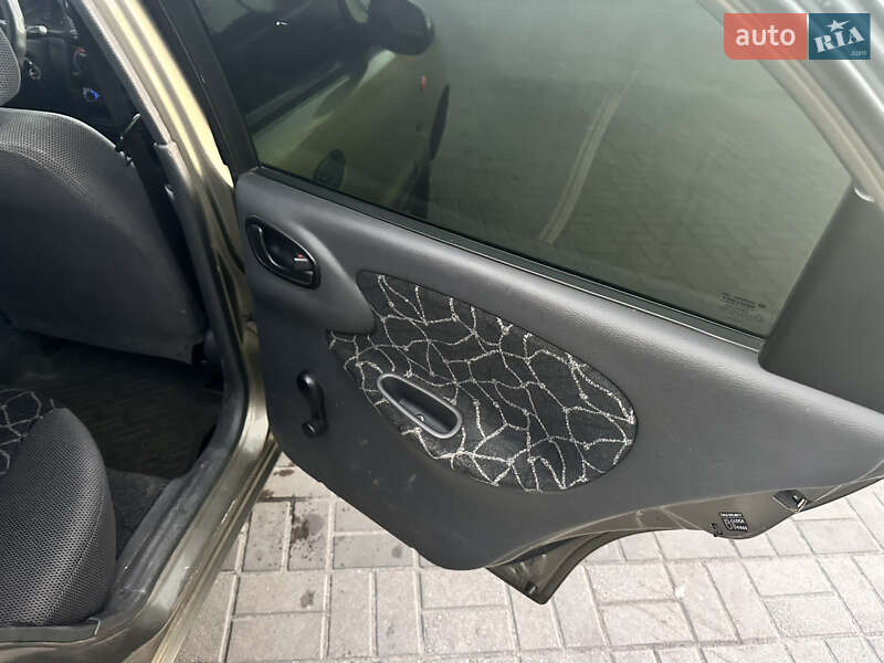 Седан Daewoo Sens 2004 в Кам'янському