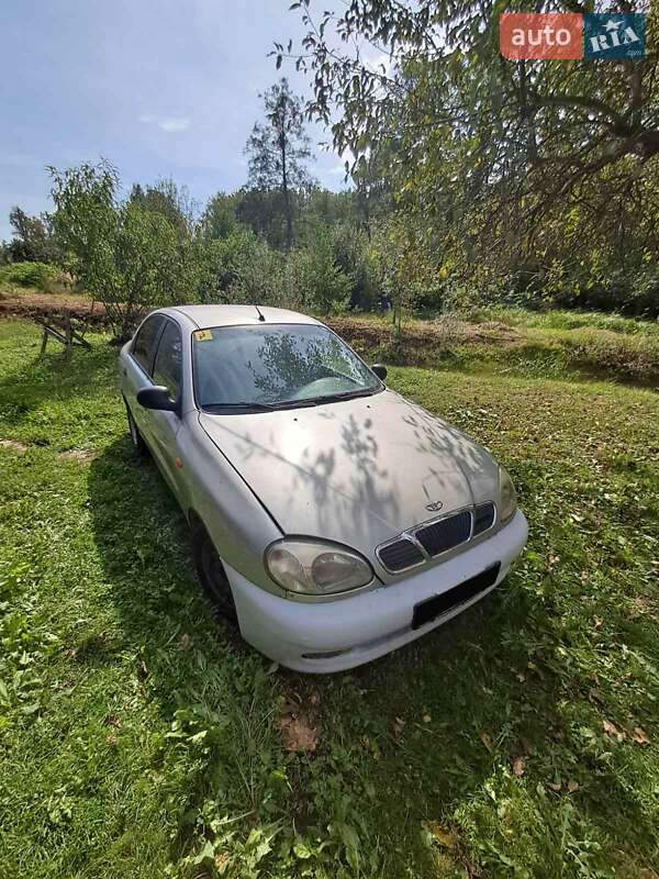 Седан Daewoo Sens 2004 в Буштино