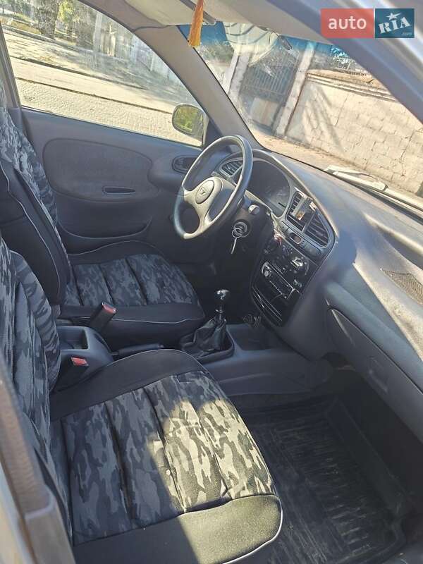 Седан Daewoo Sens 2004 в Нікополі