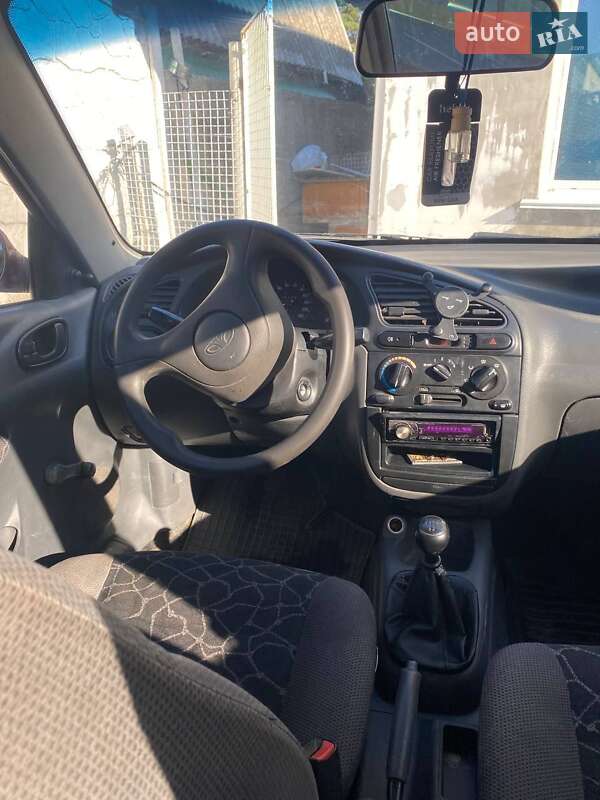 Седан Daewoo Sens 2004 в Чернігові