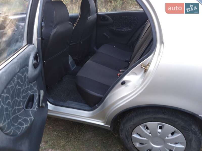 Седан Daewoo Sens 2004 в Миргороде