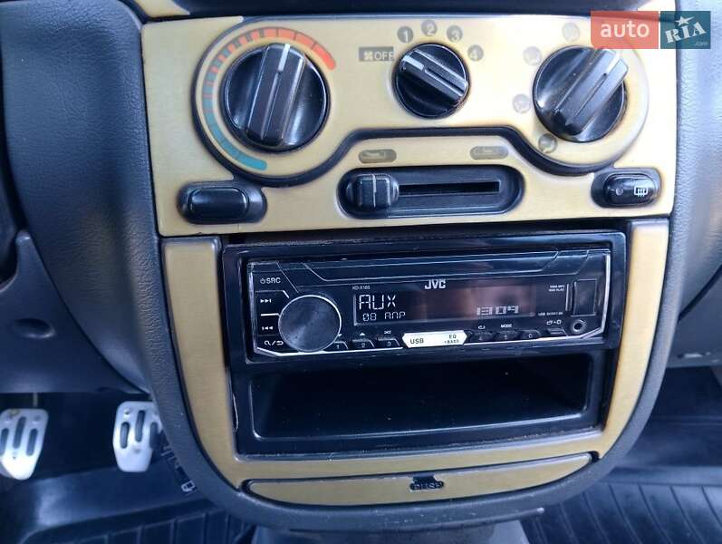 Седан Daewoo Sens 2003 в Ромнах
