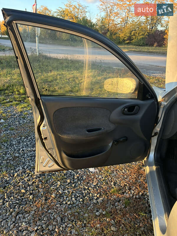 Седан Daewoo Sens 2005 в Умані