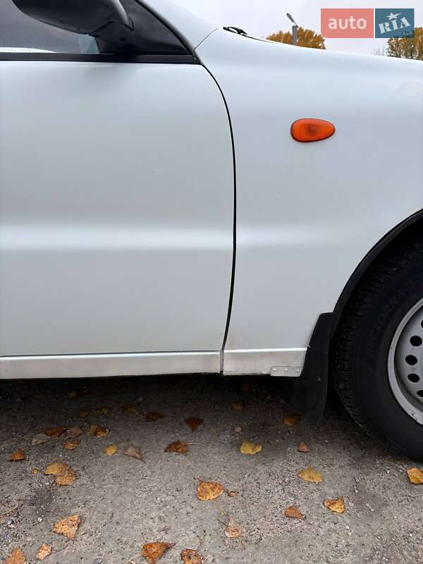 Седан Daewoo Sens 2004 в Каневе