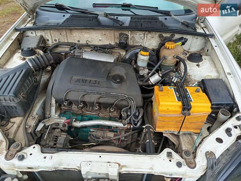 Седан Daewoo Sens 2003 в Валках