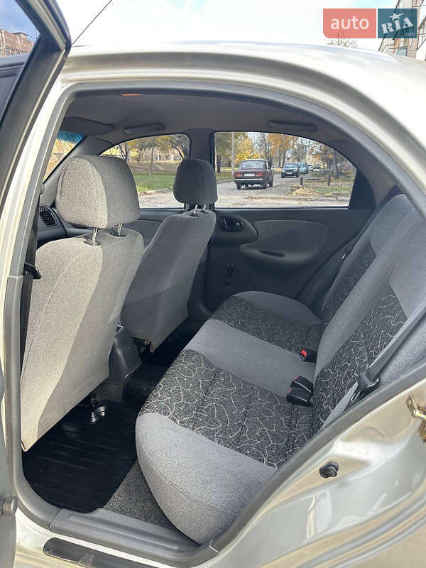 Седан Daewoo Sens 2004 в Кривому Розі