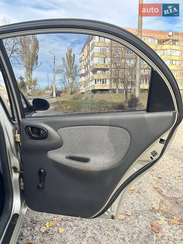 Седан Daewoo Sens 2004 в Кривому Розі