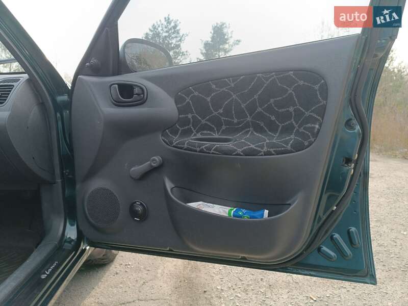 Седан Daewoo Sens 2003 в Дніпрі