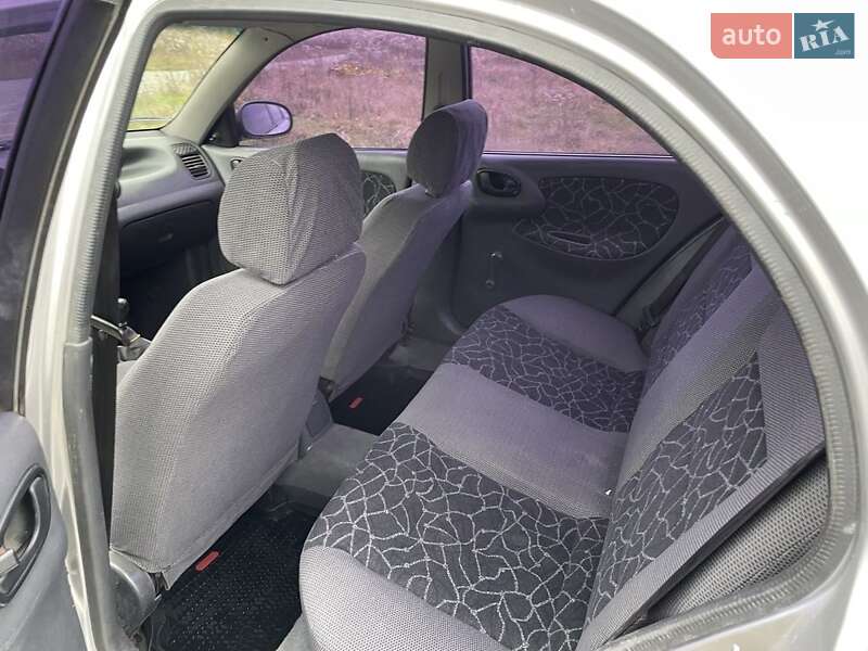 Седан Daewoo Sens 2002 в Малині