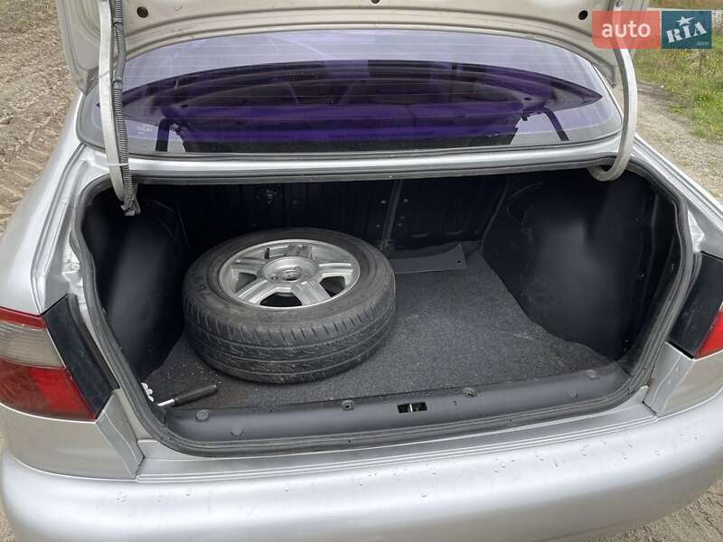 Седан Daewoo Sens 2002 в Малині