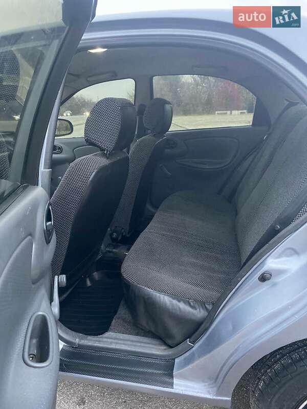 Седан Daewoo Sens 2010 в Дніпрі