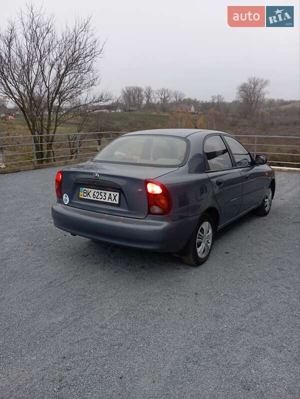 Седан Daewoo Sens 2010 в Рівному
