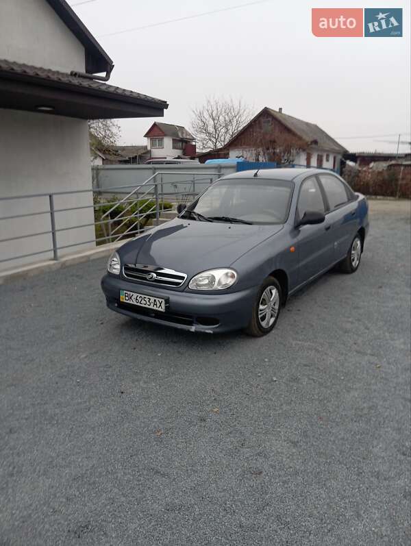 Седан Daewoo Sens 2010 в Рівному