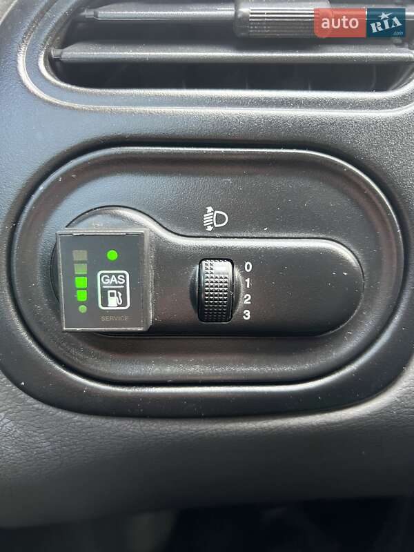 Седан Daewoo Sens 2004 в Дніпрі