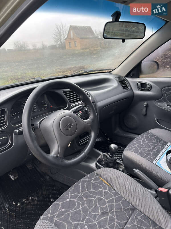 Седан Daewoo Sens 2003 в Сквире