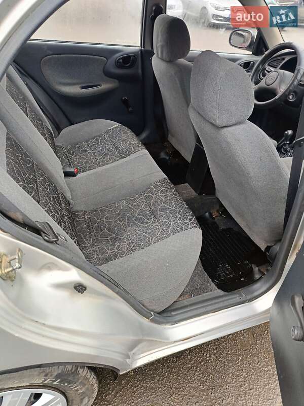 Седан Daewoo Sens 2004 в Тернополі
