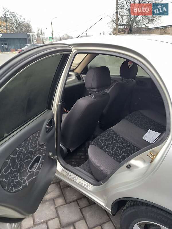 Седан Daewoo Sens 2004 в Запорожье