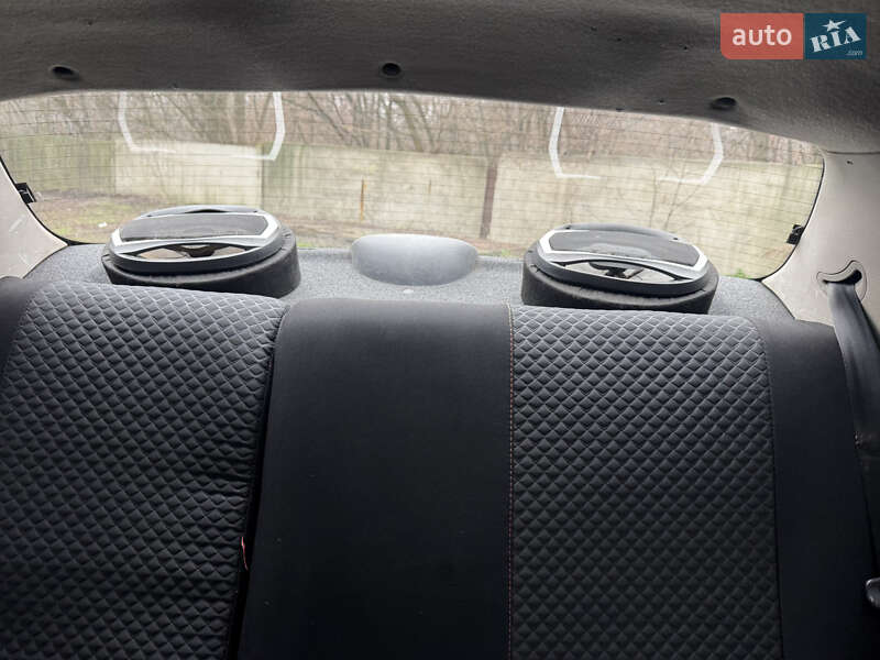 Седан Daewoo Sens 2003 в Днепре