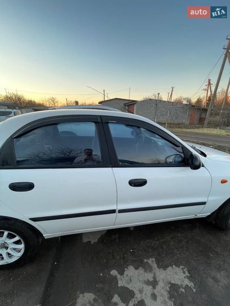 Седан Daewoo Sens 2004 в Новгородці