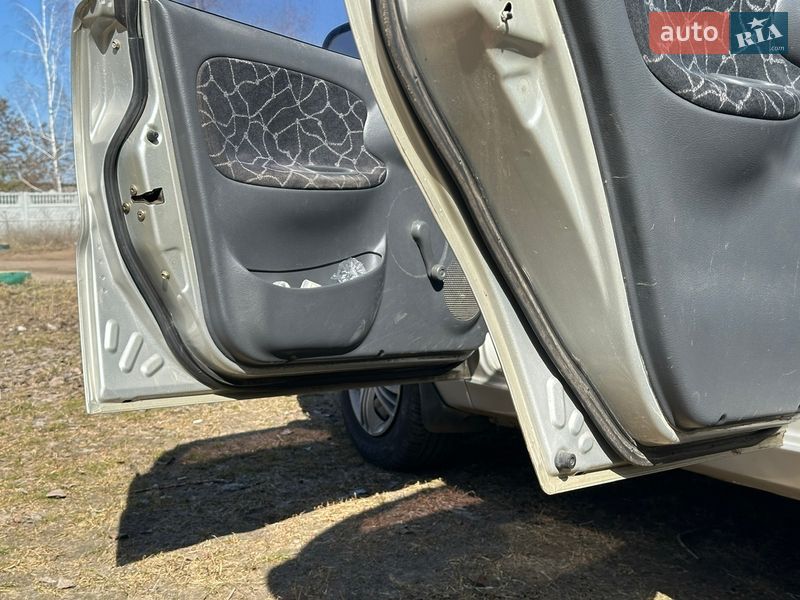 Седан Daewoo Sens 2003 в Днепре