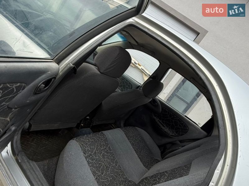 Седан Daewoo Sens 2003 в Дрогобичі