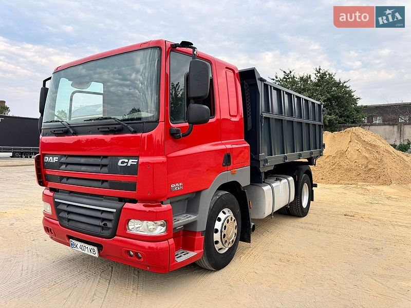 Самосвал DAF 85 2011 в Ровно